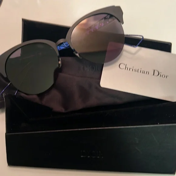 !!!BLUE 3D CHRISTIAN DIOR SUNGLASSES GOPD CONDITION COMES WITH DUST CLOTH CASE